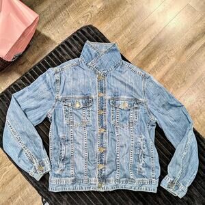 This classic blanknyc denim jacket